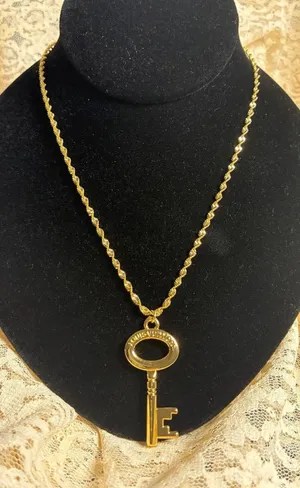 Gold tone Key Pendant Necklace 18” thumbnail 1