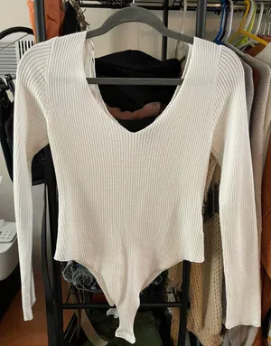 White Ribbed Long Sleeve Bodysuit Size M thumbnail 1