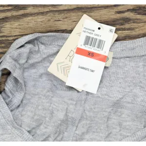 NWT Pink Rose Juniors Side-Slit Handkerchief-Hem Tank Top Gray XS thumbnail 4