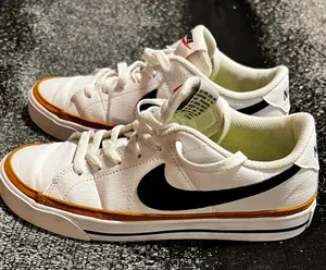 Womens sz7 Nike Court Legacy Next Nature low top sneakers thumbnail 1