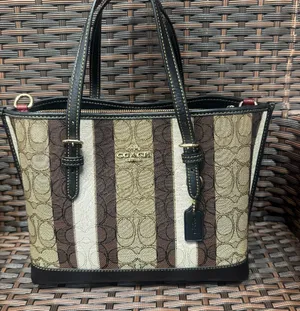 Coach Mollie Tote 25 In Signature c4086 thumbnail 1