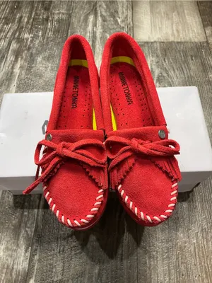 Minnetonka Red Suede Moccasin with Fringe Bow Size 5 thumbnail 7