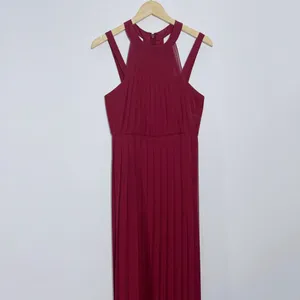 BCBGeneration Burgundy Pleated Maxi Dress Size 6‎ Old Money Goddess Romantic thumbnail 2