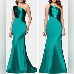 NEW Betsy and Adam Royal emerald green Strapless Satin Mermaid Gown Sz 6 thumbnail 2