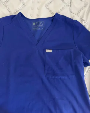 FIGS Scrub Top thumbnail 3