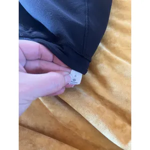 Lululemon Women's Black Tank Top Size 6 thumbnail 6