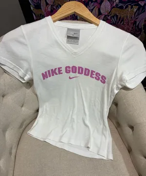 Nike shirt thumbnail 1