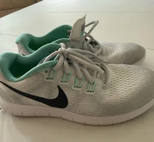 Nike women’s runnning shoe size 6 thumbnail 1