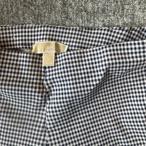 Michaels Men's Black and White Patterned Chinos Size 28 thumbnail 2