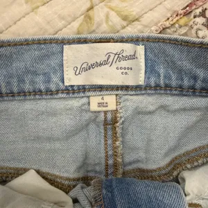 Universal Threads Light Wash Denim Jeans thumbnail 2