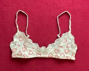SKIMS fits everybody lace scoop bralette in candy heart print size S thumbnail 1