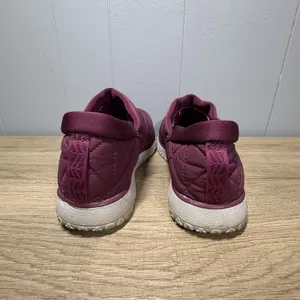 L.L. Bean‎ Quilted Ultralight Primaloft Waterproof Slip-On Shoes Berry Size 6 thumbnail 4