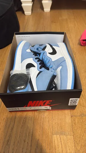 Air Jordan 1 Retro High OG University Blue thumbnail 8