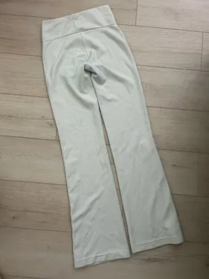 Lululemon flare pants  thumbnail 4