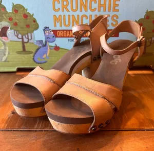Flogg womens leather platform clog sandals tan 8 thumbnail 1