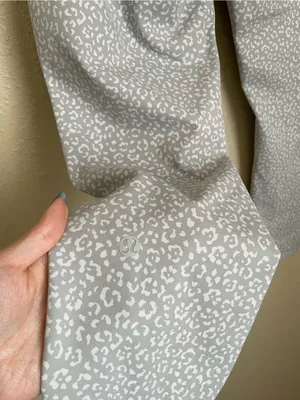 Lululemon Wunder Train High Rise Crop Size 8 Leopard Daisy Starlight Multi Gray thumbnail 6