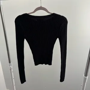 Hollister Black Ribbed Crewneck Long-Sleeve Fitted Sweater thumbnail 4