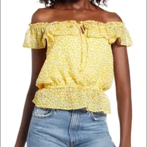 Lulu's Lawton Off the Shoulder‎ Top thumbnail 1