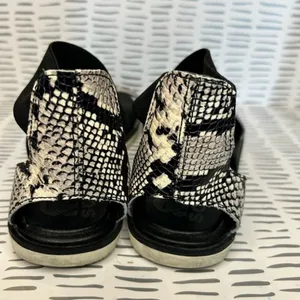 Sorel Ella Sandal Womens 7 Black‎ White Snakeskin Print Elastic Strappy Flat thumbnail 7