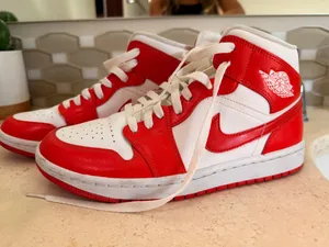Jordan Air 1 Mid thumbnail 1
