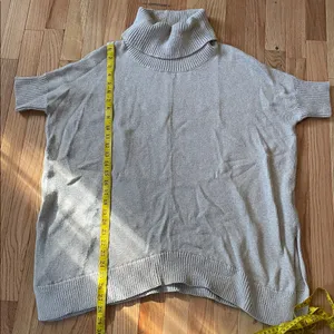 Old Navy Women's Light Gray Turtleneck Sweater thumbnail 6