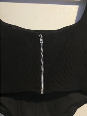 Princess Polly Black Square Neck Cropped Tank Top thumbnail 10