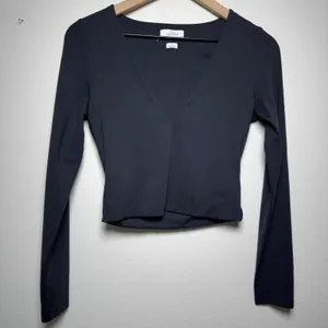 Aritzia Babaton Women Top Medium Black Contour V-Neck Long Sleeve Cropped thumbnail 2