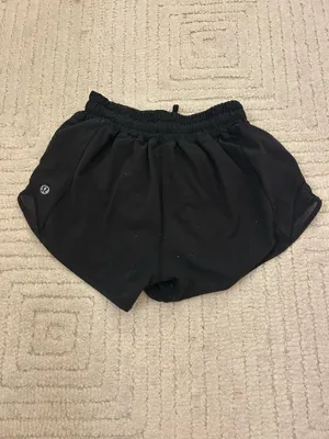 Lululemon Shorts Hotty Hot 2.5" Low-Rise thumbnail 2