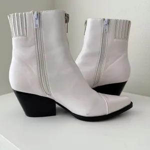 Jeffrey Campbell White Landyn 2 Western Bootie with Front Silver Zip 7.5 thumbnail 11