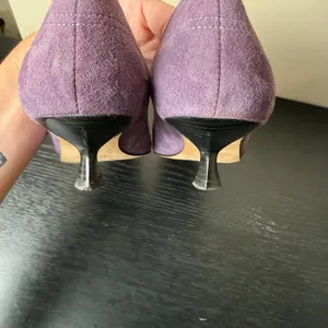 Hype Sarafina Purple Suede Kitten Heels Pointed Toe Embellished Pumps Womens 8M thumbnail 2