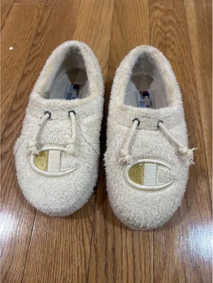 Size US 7 Women’s Champion slippers Cream Color thumbnail 8