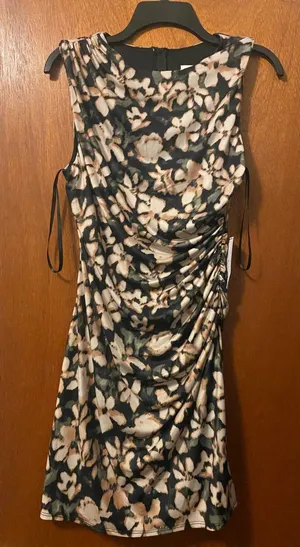 Premier Amour Floral Draped Sleeveless Dress in Black and Cream. Size 6 thumbnail 1