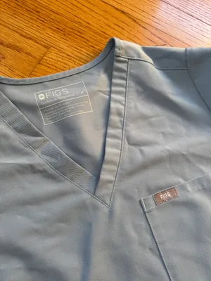 Catarina Scrub top thumbnail 2