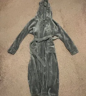Robe Gray thumbnail 1