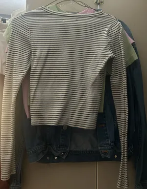 Hollister Cropped Long Sleeve Shirt thumbnail 2