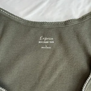 2007 Express Basic V Neck Metallic Trim Green Ribbed Tank Top 100% Cotton Small‎ thumbnail 4
