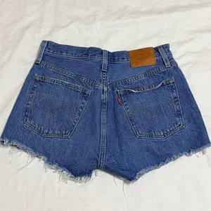 Levi's 501 Distressed Cutoff Denim Shorts Ripped Light‎ Wash Womens Size 26 thumbnail 3