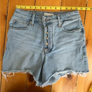 Good American Bombshell Denim Shorts • Light Blue Jean Shorts • Size 2/26 thumbnail 5