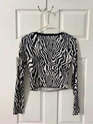 SHEIN Black & White Zebra Lace-Trim Long Sleeve Crop Top thumbnail 3