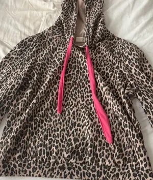 Anthropologie T.La Cropped Leopard print hoodie thumbnail 1