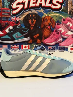 Women’s Adidas Runvista size 7.5w thumbnail 3