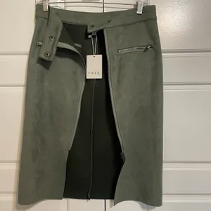 FATE Washed Green Suede Pencil Skirt Front Zip Pockets Midi‎ Length Size M thumbnail 4