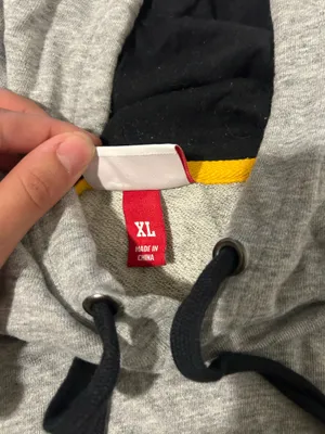Mitchell & Ness Boston Bruins, gray Hoodie with Black and Yellow Details thumbnail 7