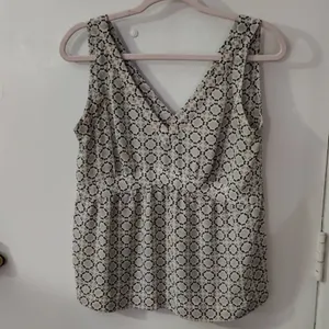 LOFT V-Neck Peplum Geometric Mosaic Print Top 4P Petite Boho Balletcore Classic thumbnail 3