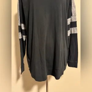 EUC PINK Victoria’s Secret Black and Gray Long Sleeve Top size large thumbnail 3