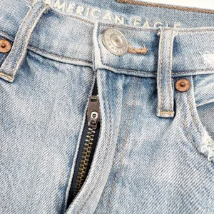 American Eagle Womens Light Wash Distressed Classic 90s Baggy Jean Size 4R thumbnail 4