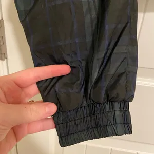 NEW Wild Fable women’s black green plaid zip windbreaker bomber jacket‎ XS thumbnail 3