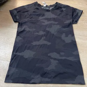 Women's Athletic Momentum T-Shirt Black Camo thumbnail 1