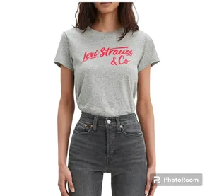 Levi's • The Perfect Tee Red Graphic Short Sleeve thumbnail 1