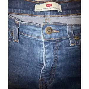Levis 512 Perfectly Slimming Straight Leg Jeans Blue Medium Wash Womens 10M L29 thumbnail 4